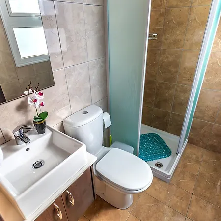 Villa Crystal Blue 16 *