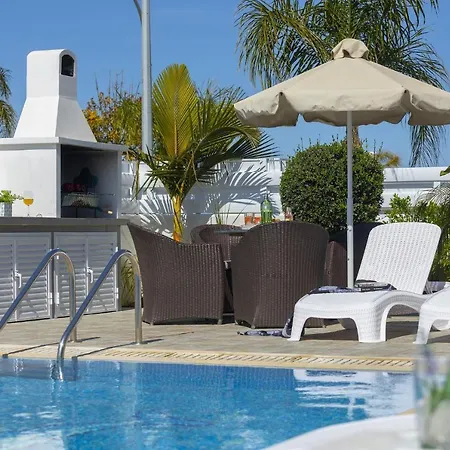 Villa Crystal Blue 16 *