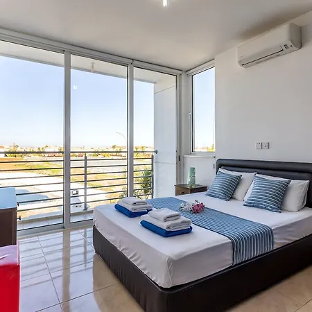 Villa Crystal Blue 16 Protaras