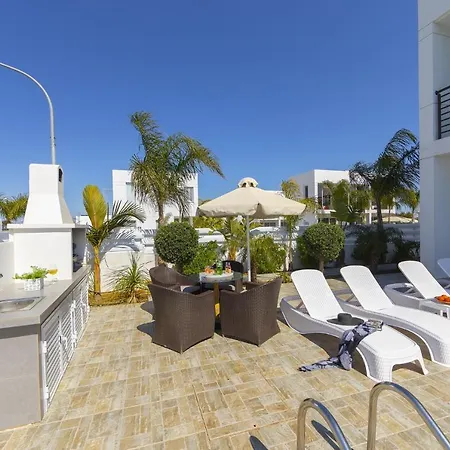 Villa Crystal Blue 16 *