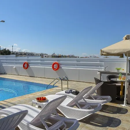 Villa Crystal Blue 16 *