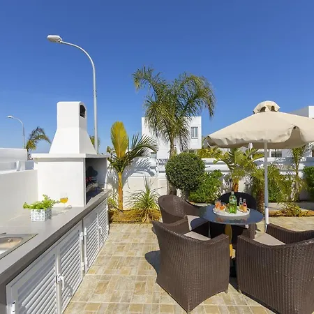 Villa Crystal Blue 16 *