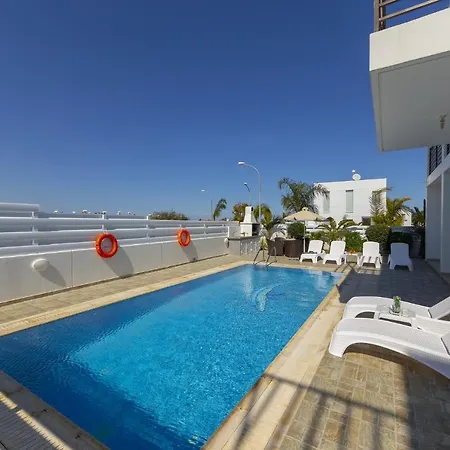 Villa Crystal Blue 16